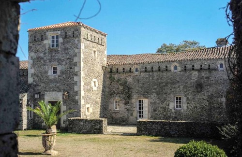 Landevieille House | Homerez - Spacious house for 6 ppl. with garden and terrace at Landevieille