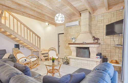 Favara Villa | Homerez - Spacious villa 10 km away from the beach for 6 ppl. with swimming-pool