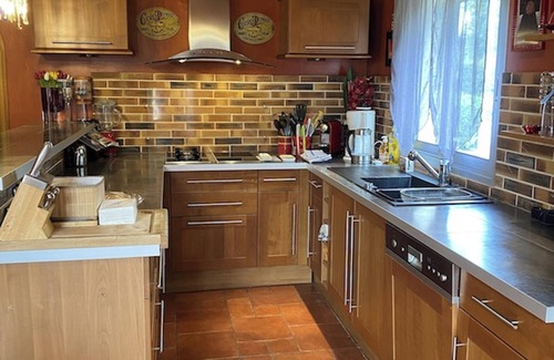 Nalliers Villa | Homerez - Spacious Villa in Nalliers with Private Pool