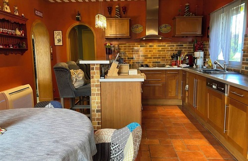 Nalliers Villa | Homerez - Spacious Villa in Nalliers with Private Pool