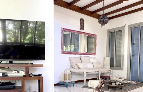 Centre-Ville Villa | Homerez - Villa for 4 ppl. with swimming-pool, garden and terrace at St Pierre