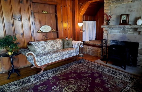 Crossville - Harriman Other | Homestead Farmhouse with period decor, mountain views, pond