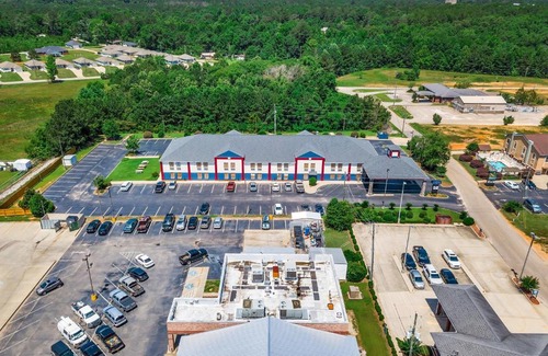 Thomasville Hotel | Hometown Inn Thomasville