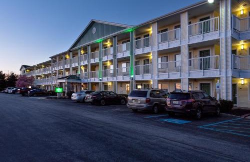 Maple Shade Hotel | HomeTowne Studios by Red Roof Philadelphia - Maple Shade, NJ