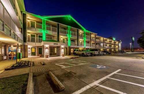 Mesquite Hotel | HomeTowne Studios by Red Roof Dallas - Mesquite
