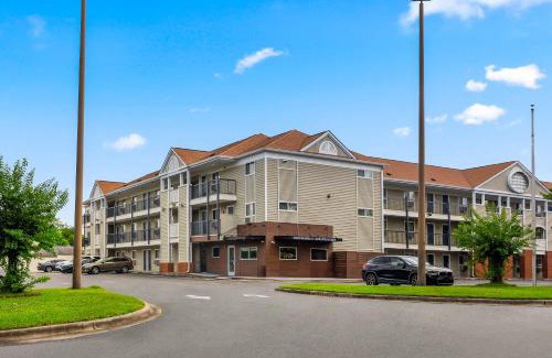 Charlotte Hotel | HomeTowne Studios & Suites by Red Roof Charlotte - Ballantyne