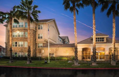 Rancho Cucamonga Hotel | Homewood Suites by Hilton Ontario Rancho Cucamonga