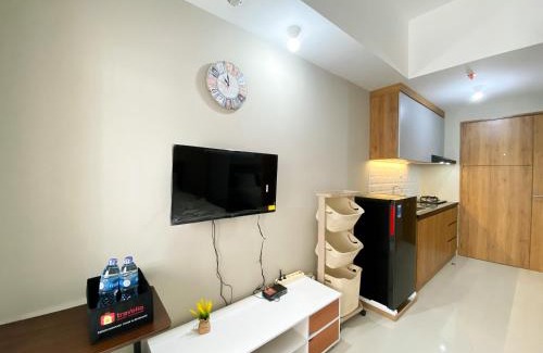 Duren Sawit Apartment | Homey and Cozy Stay Studio Gateway Park LRT City Jatibening Apartment By Travelio