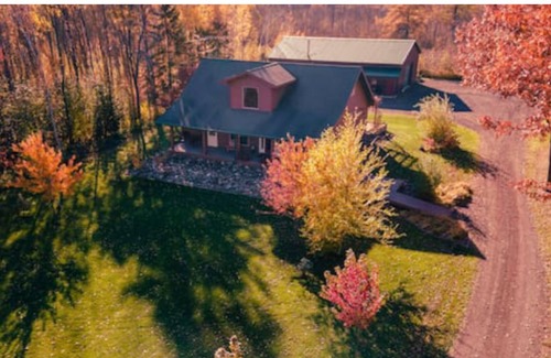 Sandstone House | Homey cabin