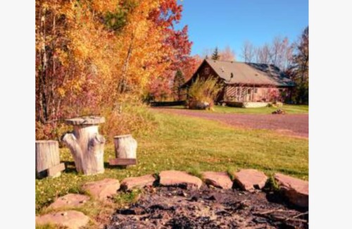 Sandstone House | Homey cabin