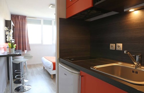Chevilly-Larue Hotel | Homey Studio: Paid Breakfast & Metro Nearby - Enjoy Parisian Trip!