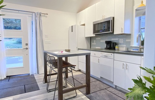 Charlottesville House | Honey B—Honey House 2. Beautiful vacation home near UVA, Monticello and downtown