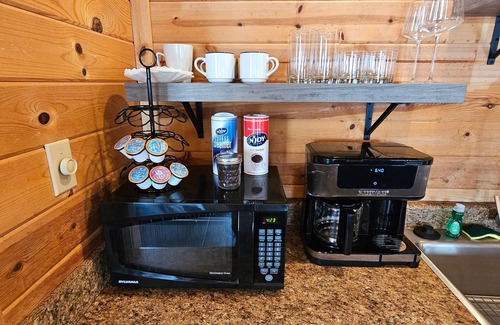Eureka Springs Apartment | Honey Bear Haven Suite 3