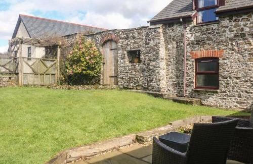 Holsworthy House | Honey Bee Cottage