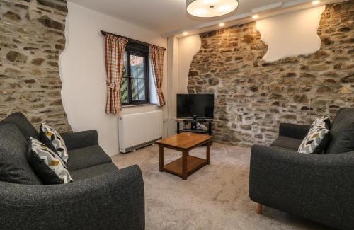 Holsworthy House | Honey Bee Cottage