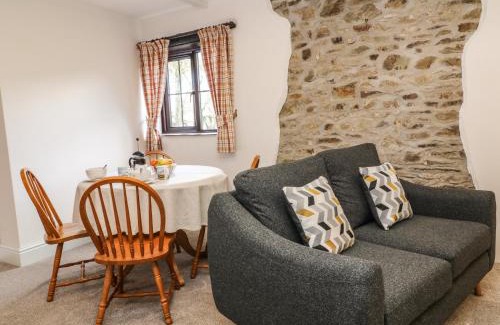 Holsworthy House | Honey Bee Cottage
