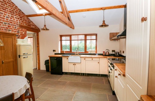 Fulmodeston House | HONEY BUZZARD BARN, pet friendly, with open fire in Fakenham