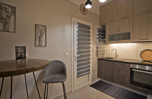 Kypseli Apartment | Honey House Kipseli Stylish, Reno 2BR Apt City Ctr