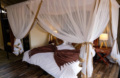 Thorny Bush Game Reserve Hotel | Honeyguide Tented Safari Camps - Mantobeni