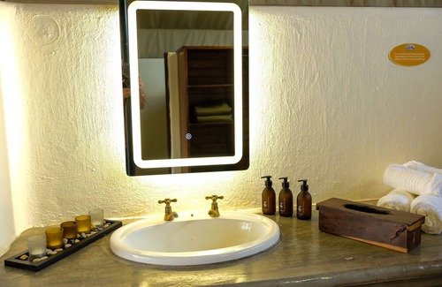 Thorny Bush Game Reserve Hotel | Honeyguide Tented Safari Camps - Mantobeni