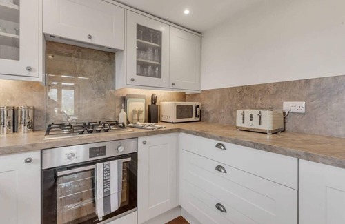 Chipping Campden House | Honeysuckle Cottage - Hot Tub Packages Available