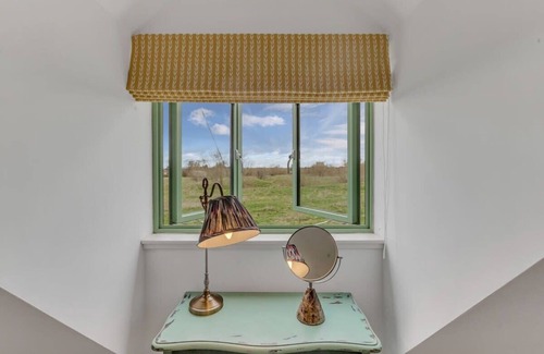 Chipping Campden House | Honeysuckle Cottage - Hot Tub Packages Available