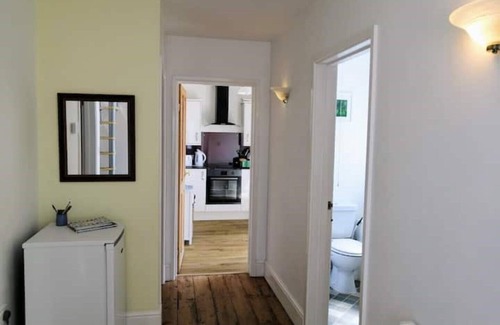 Bude Cottage | Honeysuckle Cottage with optional hot tub and shared EV charger.