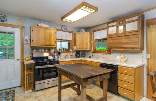 Burnsville House | Honeysuckle Ridge