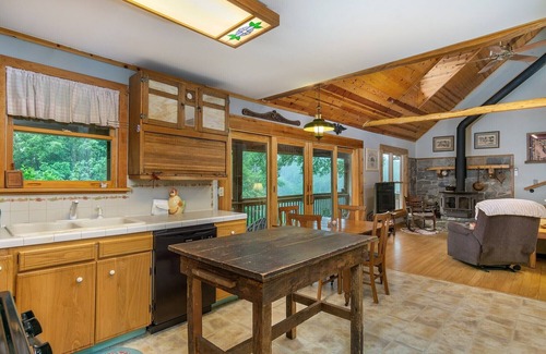 Burnsville House | Honeysuckle Ridge