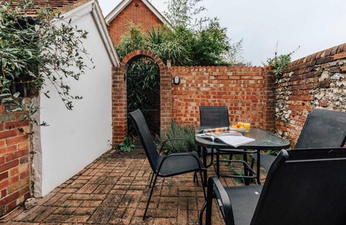 Henley-on-Thames House | Honeysuckle terrace