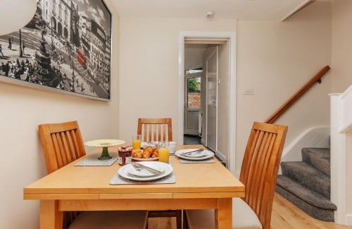 Henley-on-Thames House | Honeysuckle terrace