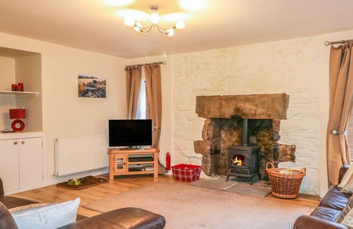 Tomintoul Cottage | HONG KONG HOUSE, pet friendly, with open fire in Tomintoul