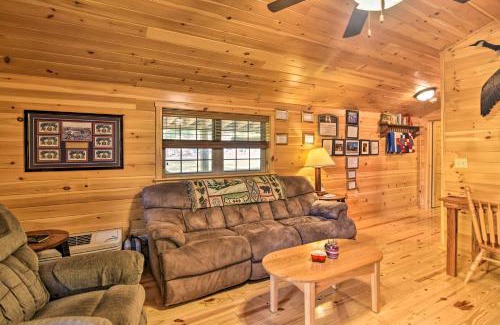 St George House | Hooah Cabin Retreat with Grill and Step-Free Access