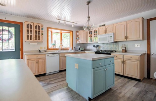 Eagles Mere House | Hook, Wine, & Sinker in Eagles Mere