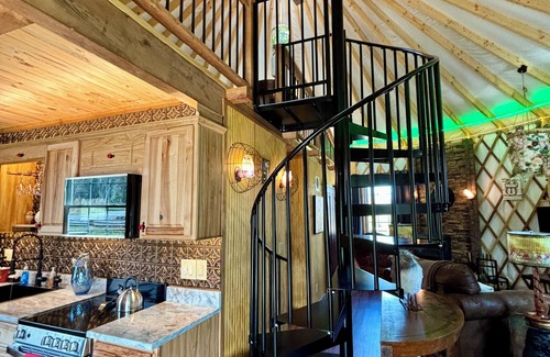 Shenandoah House | Hootie Owl Yurt - Shenandoah VA - Hot tub, Firepit, Wood buning stove, wifi