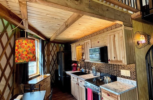 Shenandoah House | Hootie Owl Yurt - Shenandoah VA - Hot tub, Firepit, Wood buning stove, wifi