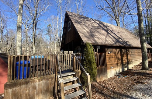 Wellington Cabin | Hootinany Cabin near Cave Run Lake cabin w/Hot Tub