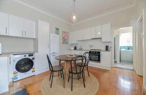 Bathurst Apartment | Hope St Cottage II - Timeless & Serene Sanctuary