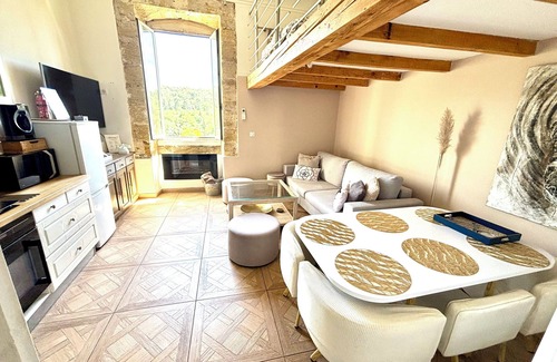 Les Pennes-Mirabeau Apartment | Horizon Dans le Vieux Village des Pennes