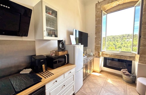 Les Pennes-Mirabeau Apartment | Horizon Dans le Vieux Village des Pennes