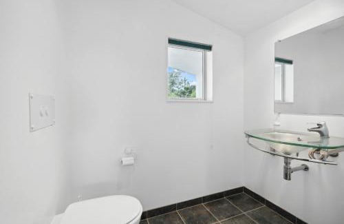 Waikanae House | Hornbill Nest - Waikanae Beach Holiday Home