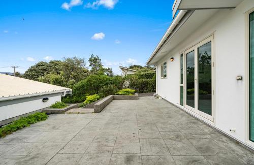 Waikanae House | Hornbill Nest - Waikanae Beach Holiday Home