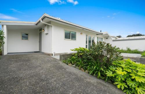 Waikanae House | Hornbill Nest - Waikanae Beach Holiday Home