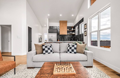 Loma House | Horsethief Hideout - Hot Tub, Firepit Table, Grill, Views