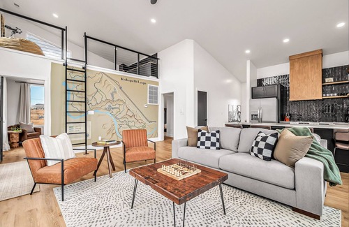 Loma House | Horsethief Hideout - Hot Tub, Firepit Table, Grill, Views