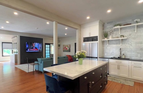 Teaticket House | Host a RETREAT w/Yoga room, for large groups, Cape Cod 8bedrooms,huge space!
