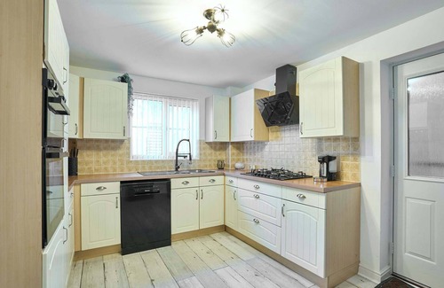 Launceston House | Host & Stay | Cherry Blossom House