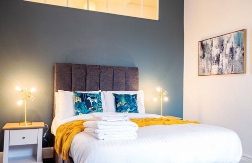 Worcester House | Host & Stay | Compton House