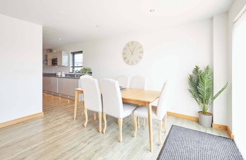 Pickering Ski Chalet | Host & Stay | Dalby Lodge