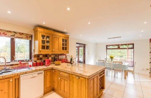 Norwich House | Host & Stay | Four Seasons